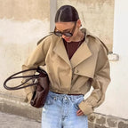 Damen modische Kurzjacke im minimalistischen Design mit lässigem Schnitt und praktischen Details R&B
