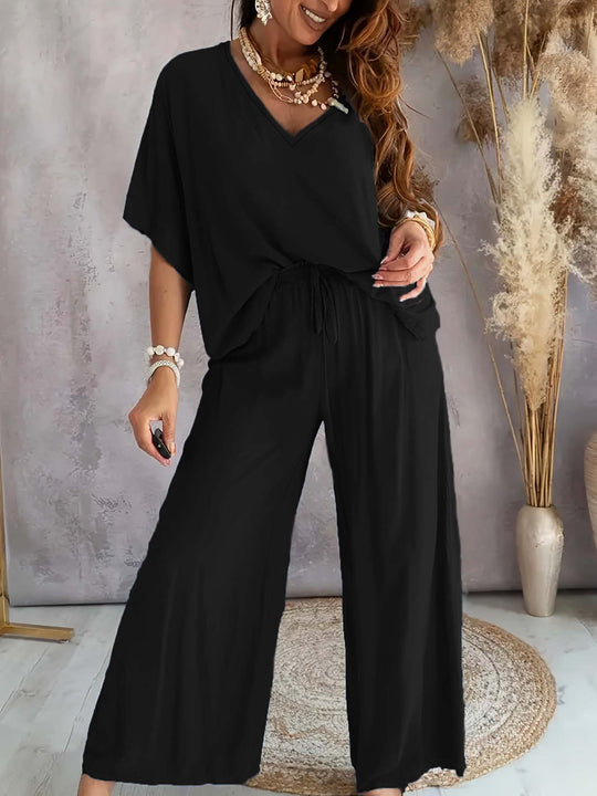 Damen Lässiges Freizeitoutfit bestehend aus lockerem Oberteil und weiten Hosen R&B