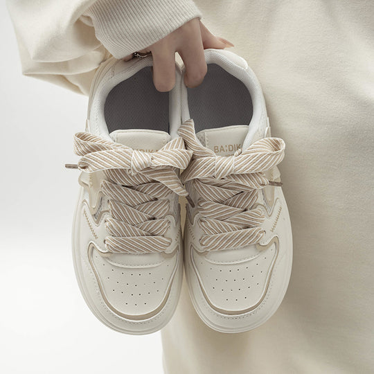 Damen Sportliche Sneakers mit auffälligem Sternendesign und innovativer Schnürung R&B