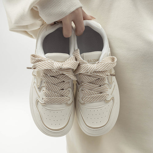 Damen Sportliche Sneakers mit auffälligem Sternendesign und innovativer Schnürung R&B