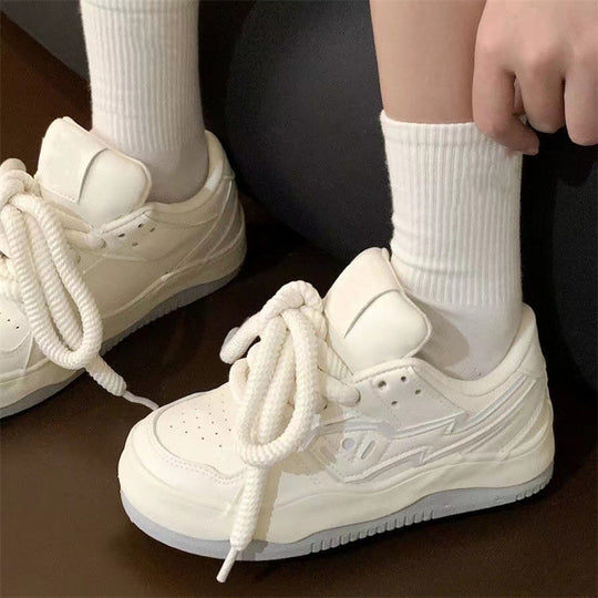 Damen modische Low-Top Sneakers mit breiten Schnürsenkeln und dekorativem Logo R&B