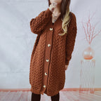Damen Strickjacke mit strukturierter Zopfstrickoptik und dekorativen Knopfdetails R&B