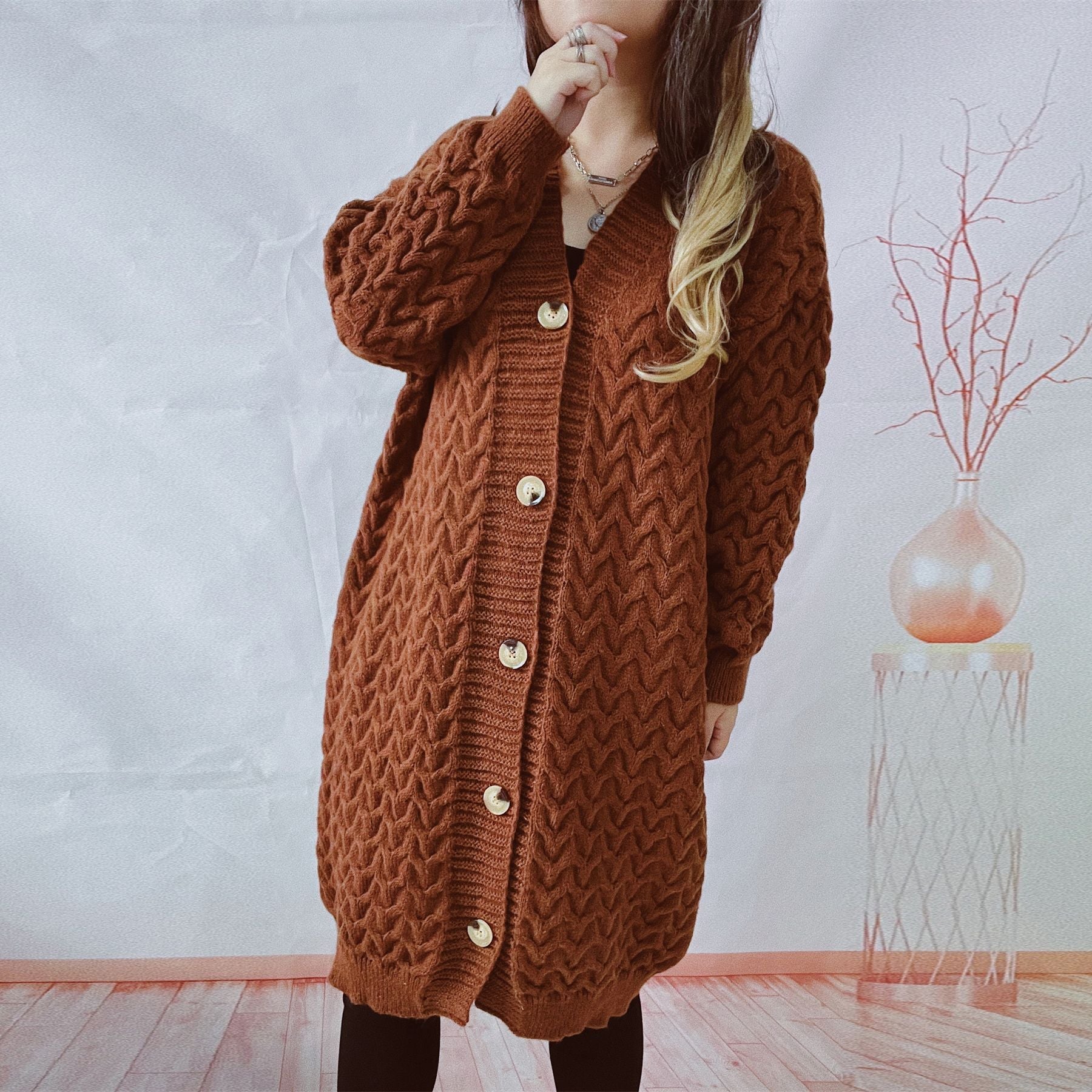 Damen Strickjacke mit strukturierter Zopfstrickoptik und dekorativen Knopfdetails R&B