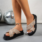 Damen Badesandalen mit modischem Riemendesign und eleganten Nieten R&B