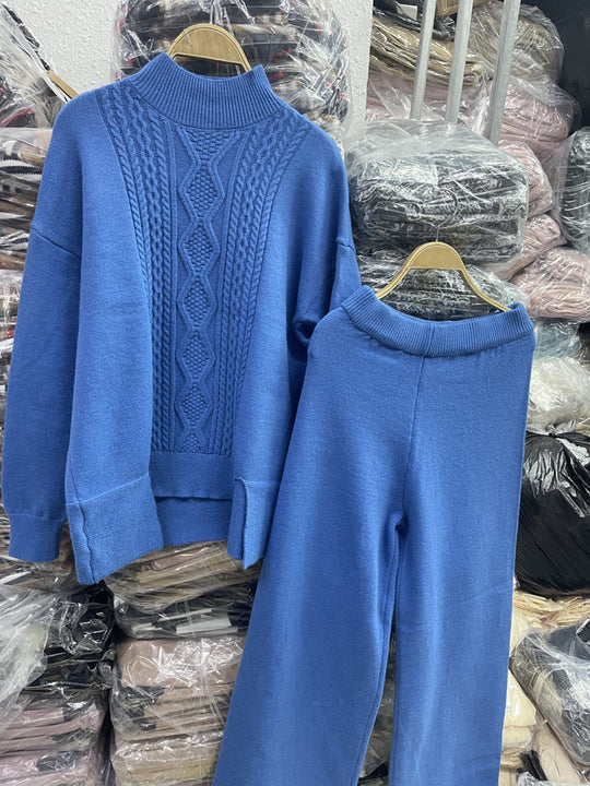 Damen eleganter Strickanzug mit hohem Kragen und farbenfrohem Muster R&B