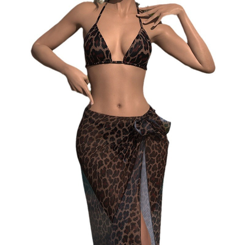 Damen Triangel-Bikini mit elegantem Leopardenmuster und passendem Wickelrock R&B