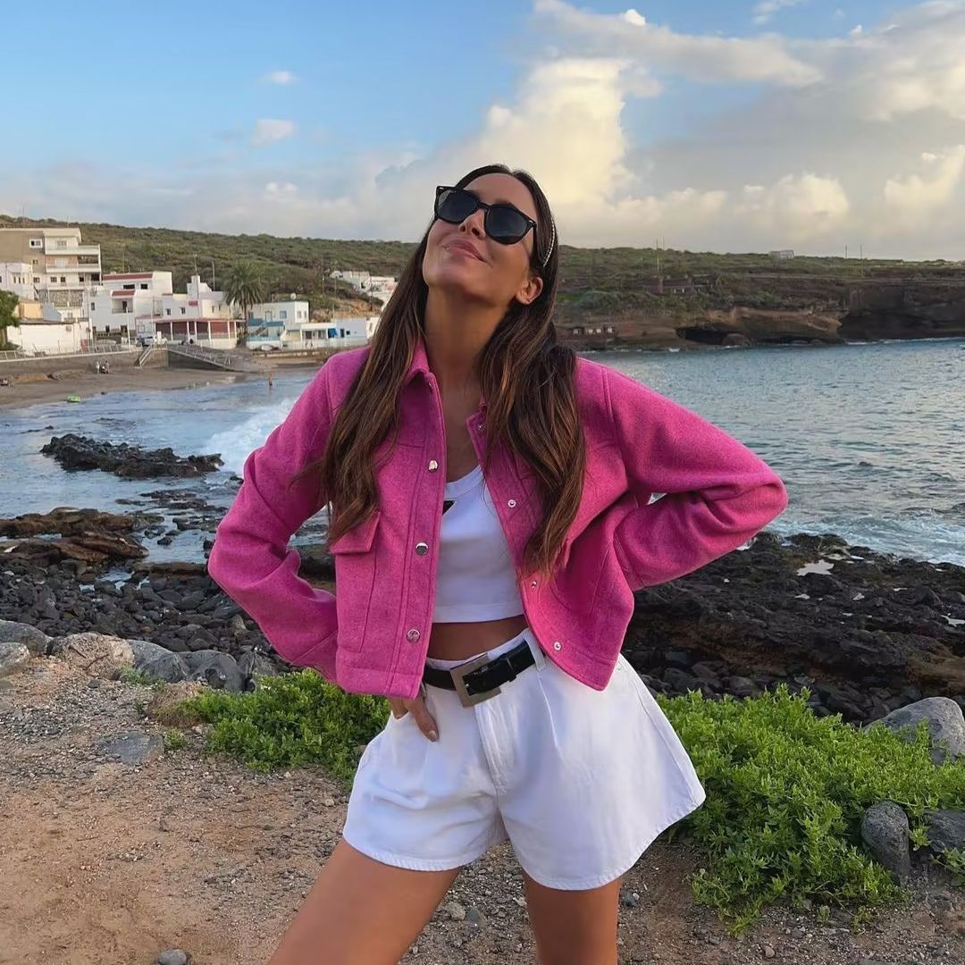 Damen kurze Jacke aus hochwertigem Material mit praktischen Brusttaschen R&B