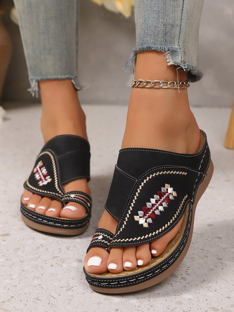 Damen Komfortable Wedge-Pantoletten mit dekorativer Stickerei und anatomischer Fußbettung R&B
