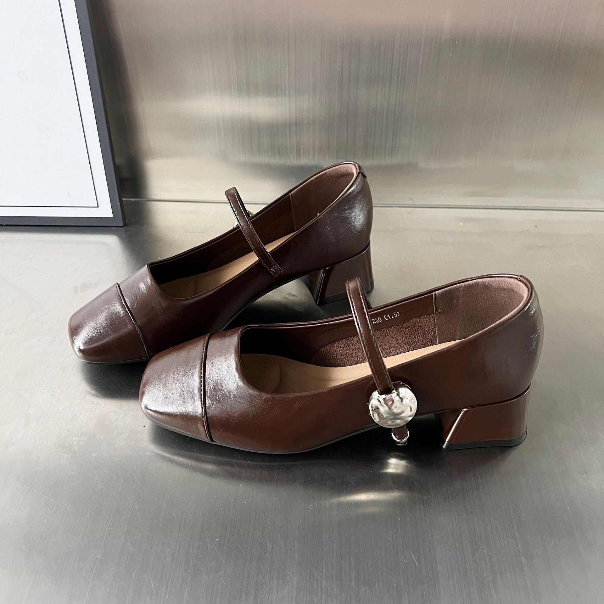 Damen elegante Pumps mit modischem Riemen und bequemer Blockabsatz R&B