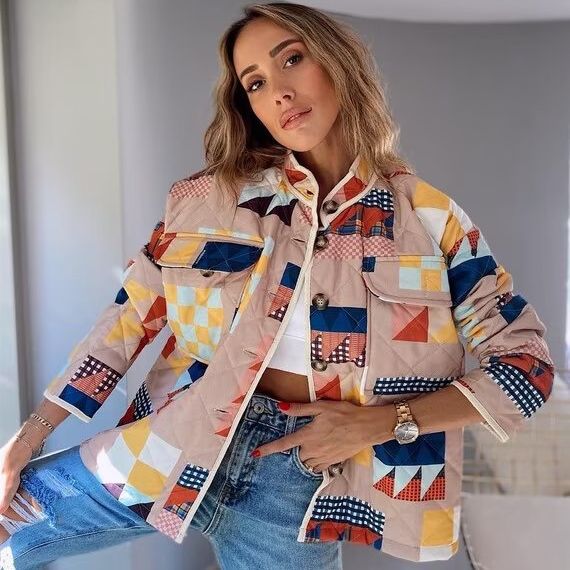 Damen gesteppte Übergangsjacke mit buntem Patchwork-Muster und großen Taschen R&B