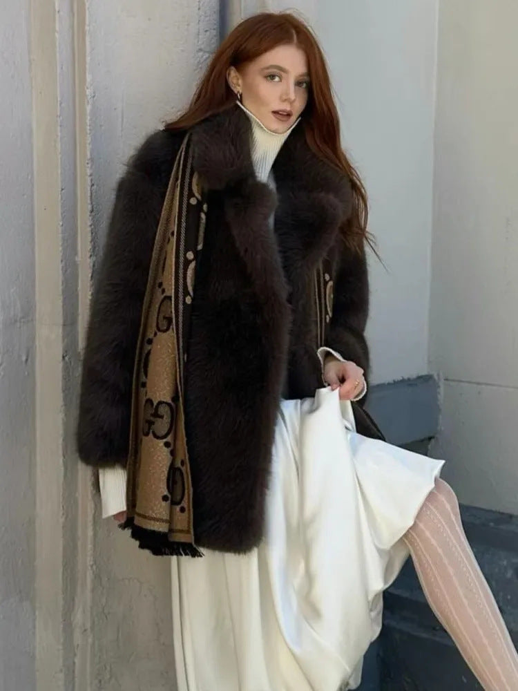 Damen Luxuriöse Fuchsimitatjacke mit elegantem Schnitt R&B