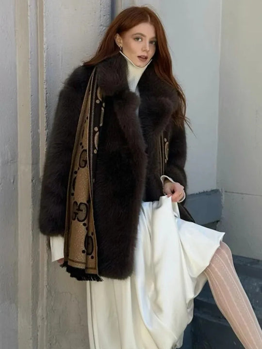 Damen Luxuriöse Fuchsimitatjacke mit elegantem Schnitt R&B