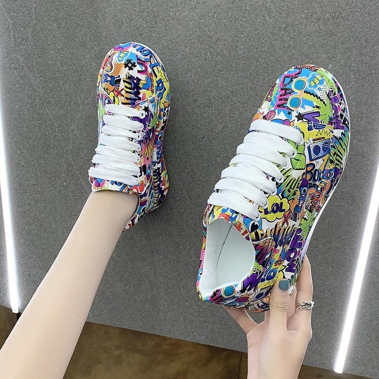 Damen Sneakers im bunten Comic-Design mit rutschfester Sohle R&B