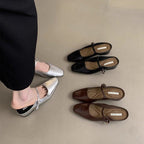 Damen elegante Slip-On Pantoletten mit verstellbarem Riemchen und komfortablem Fußbett R&B