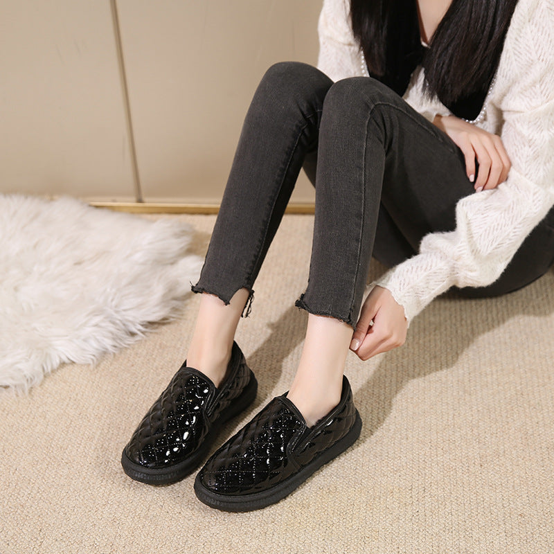 Damen gefütterte Slip-On Hausschuhe mit rutschfester Sohle und modischem Steppdesign
