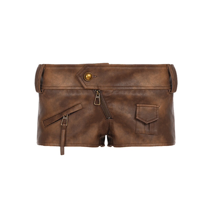 Damen Kunstleder-Shorts mit dekorativen Knopfdetails R&B
