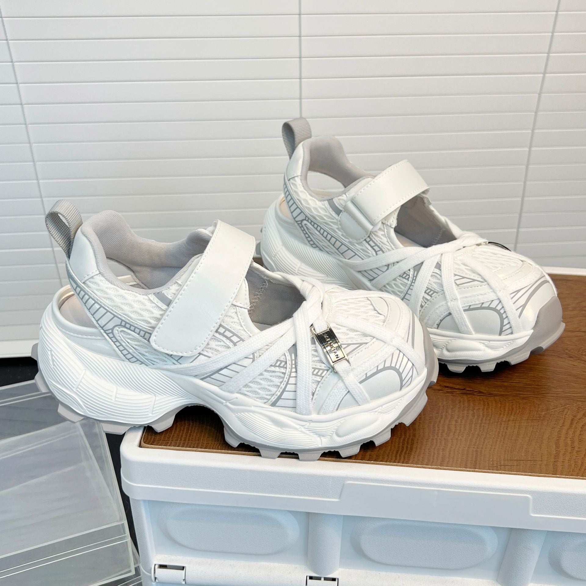 Damen Sportliche Lauf-Sneaker mit innovativem Klettverschluss und luftiger Mesh-Oberfläche R&B
