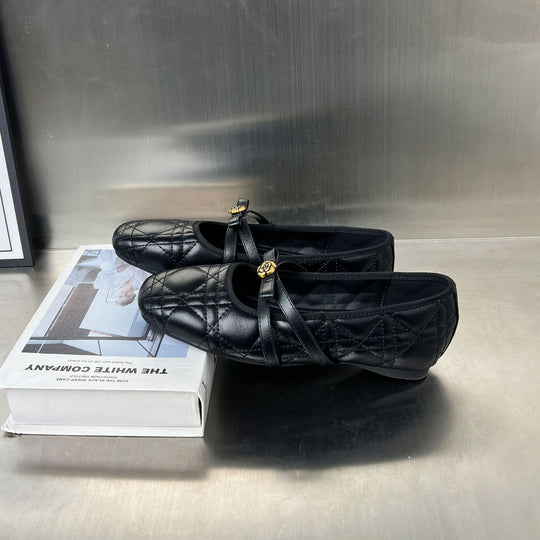 Damen Ballerinas mit elegantem Riemen und stilvollem Blumenmotiv R&B