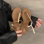 Damen elegante Riemchen-Sandalen mit goldenen Akzenten R&B