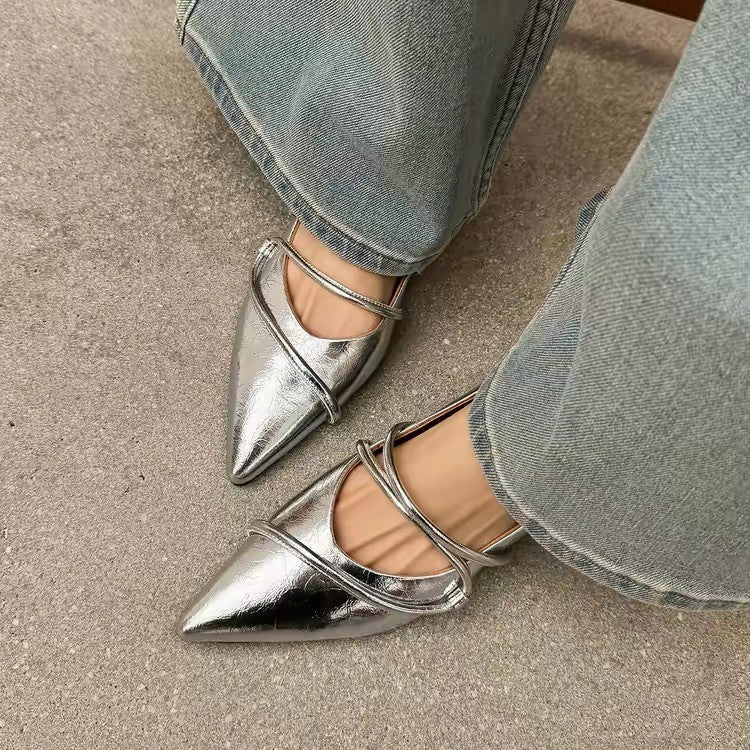 Damen spitz zulaufende Flats mit verstellbaren Riemen und glänzender Oberfläche EB