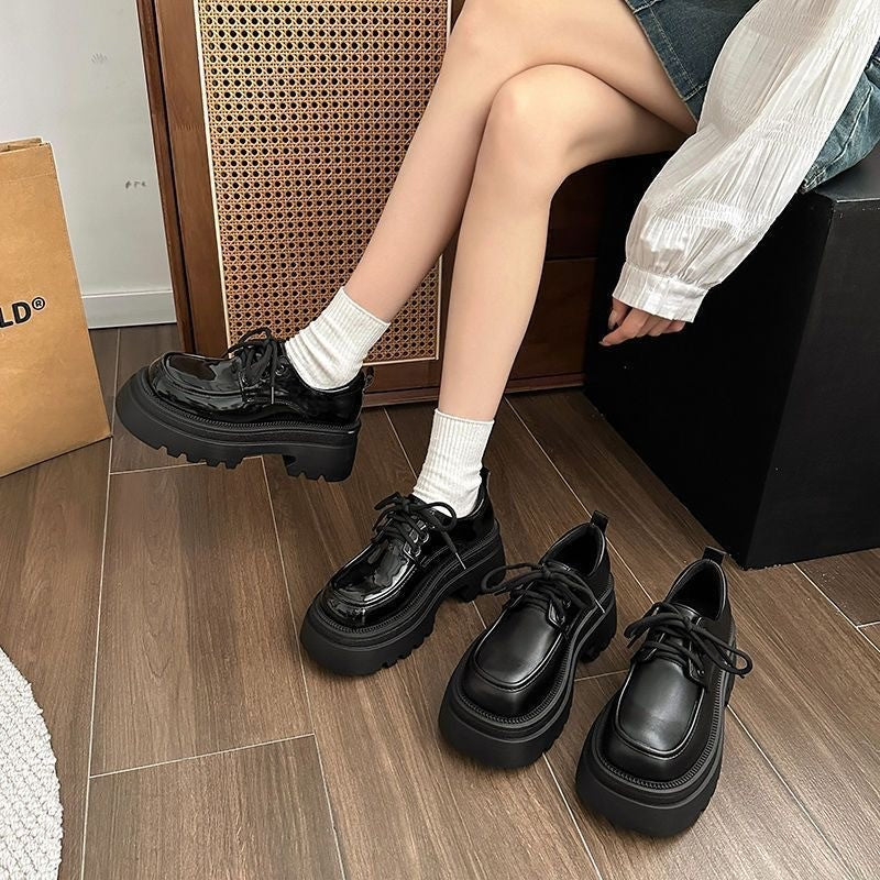 Damen Elegante Plateau Schnürschuhe mit glänzendem Obermaterial R&B