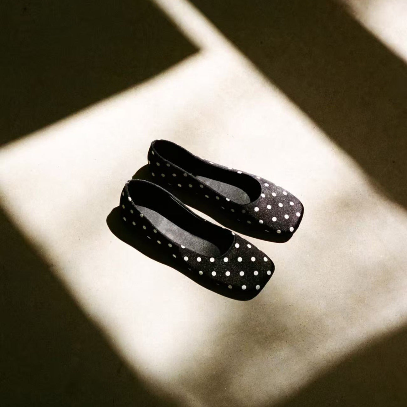 Damen Elegante und modische Ballerinas mit glänzender Oberfläche R&B