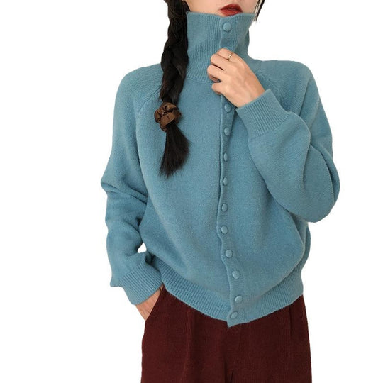 Damen Strickjacke mit modernem Rollkragen und Knopfdetails R&B
