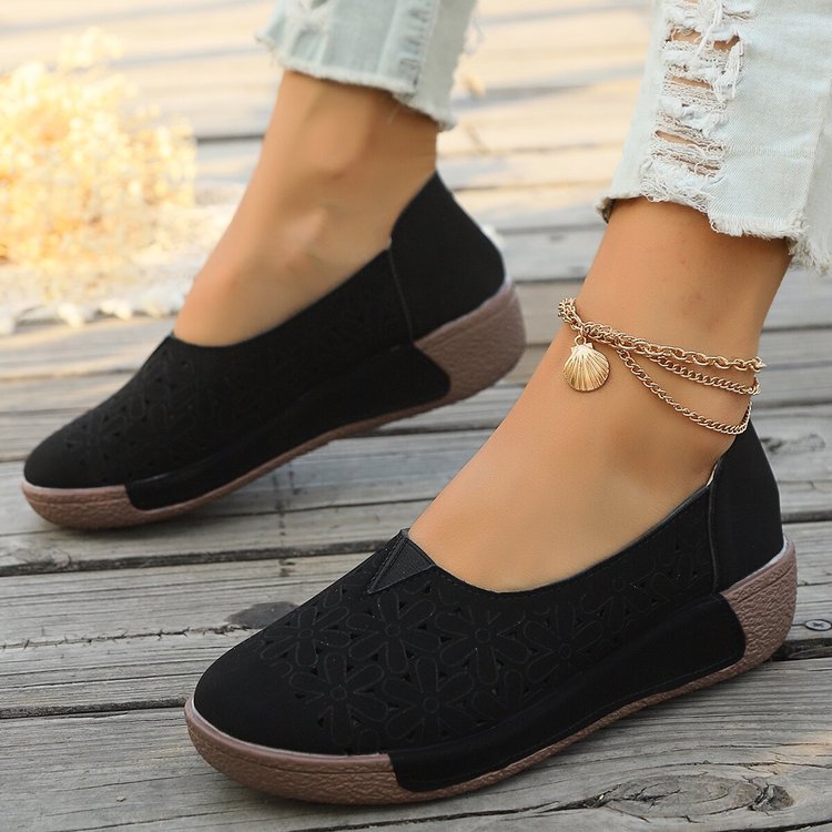 Damen bequeme Slipper mit luftiger Blumenstanzung R&B