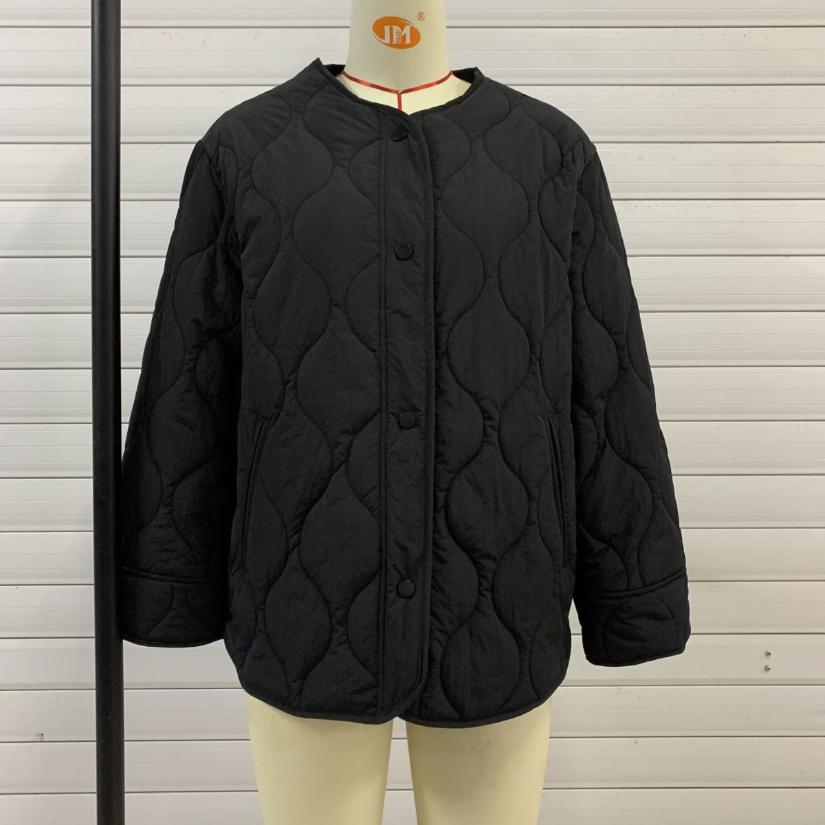 Damen gesteppte Übergangsjacke mit modernen Taschen und feinem Design R&B