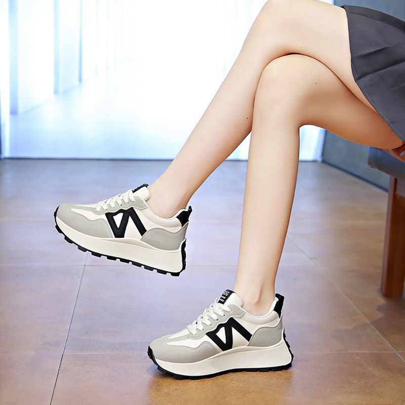 Damen Sportliche Sneakers mit dämpfender Sohle von R&B