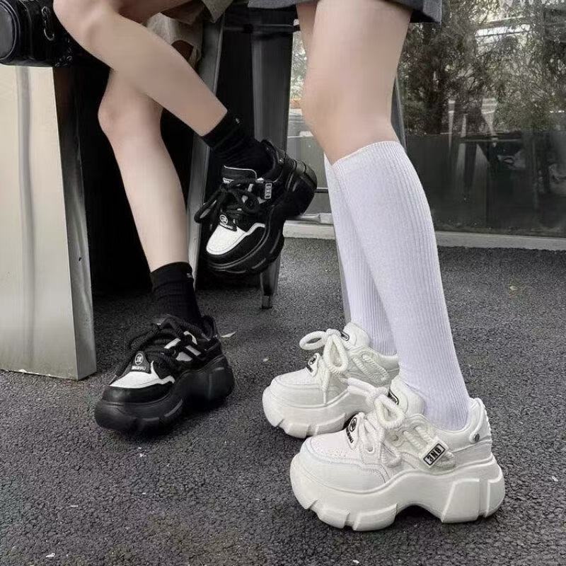 Damen Plateausneaker mit innovativem Sohlenprofil und stylischem Design R&B