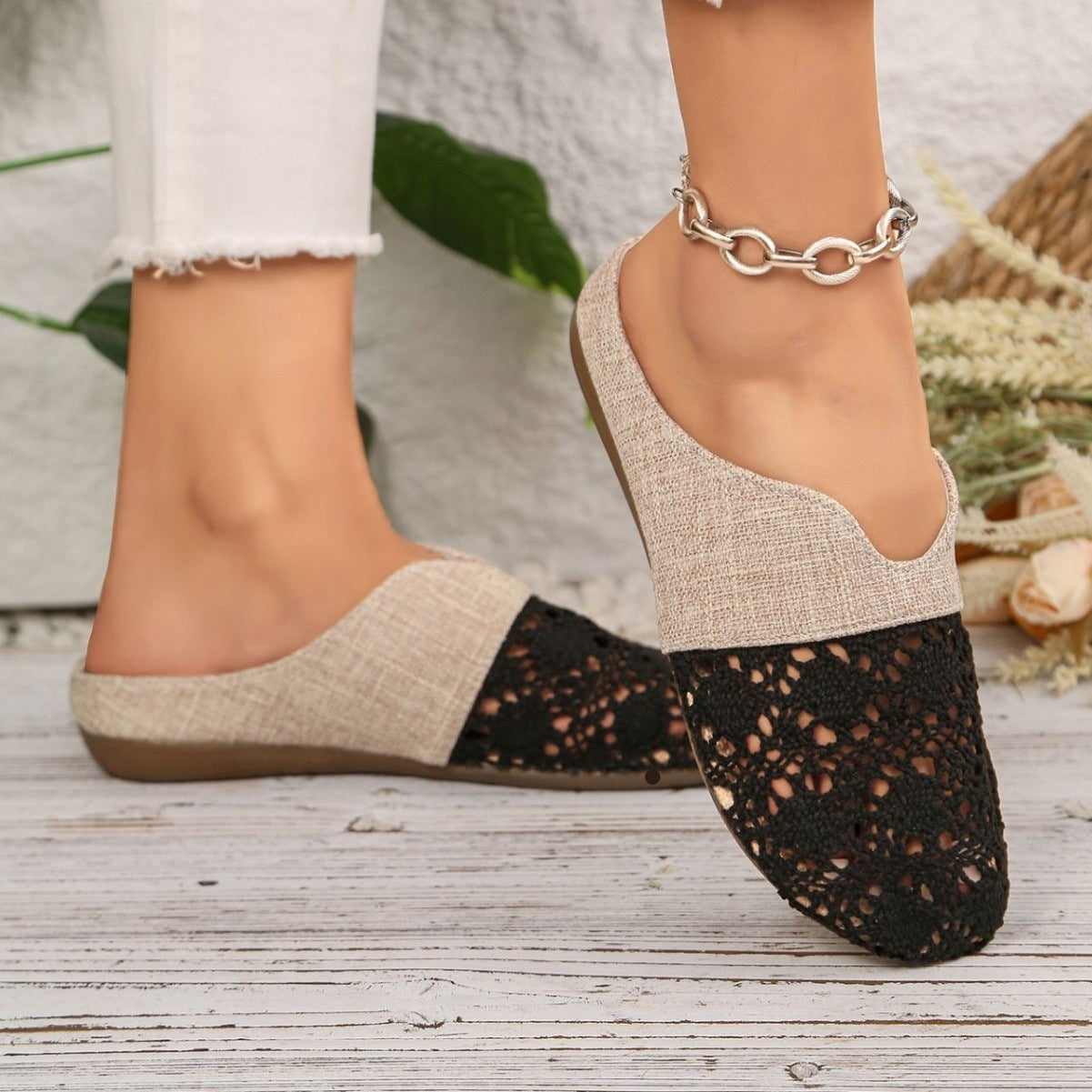 Damen Elegante und bequeme Slipper mit besonderen Häkelverzierungen R&B