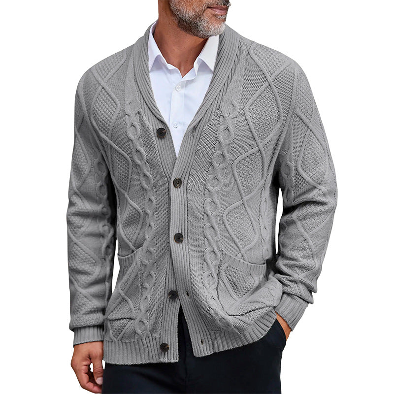 Herren Grobstrickjacke mit elegantem Zopfmuster und praktischen Taschen R&B
