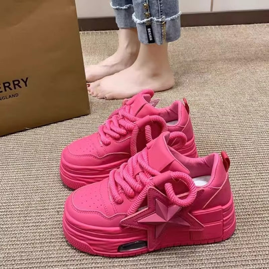 Damen modische Sneakers mit auffälliger Sternenapplikation und komfortabler Dämpfung R&B