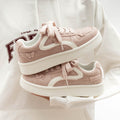 Damen Sneakers mit filigranem Schmetterlingsdesign und sportlicher Profilsohle