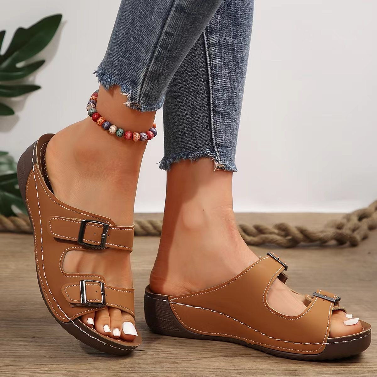 Damen Komfortable Pantoletten mit verstellbaren Riemen und ergonomischer Sohle R&B