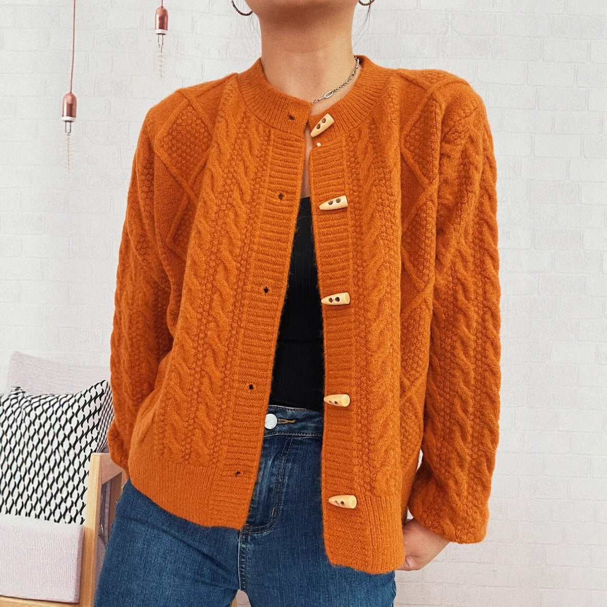 Damen Strickjacke mit dekorativen Knöpfen und strukturierter WR&Bart R&B
