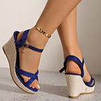 Damen Wedge-Sandalen mit verstellbarem Riemen und dekorativem Anhänger R&B