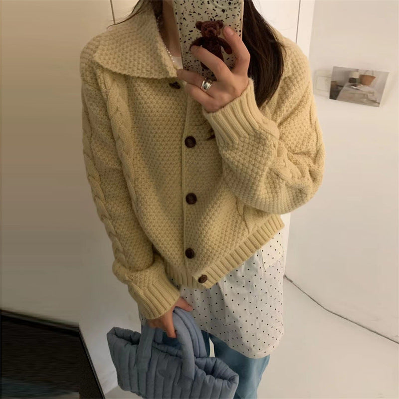 Damen Grobstrickjacke mit kontrastierenden Knöpfen und strukturiertem Design R&B