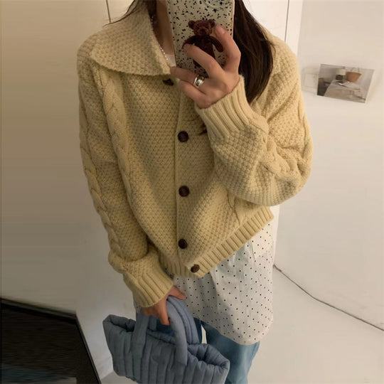 Damen Grobstrickjacke mit kontrastierenden Knöpfen und strukturiertem Design R&B