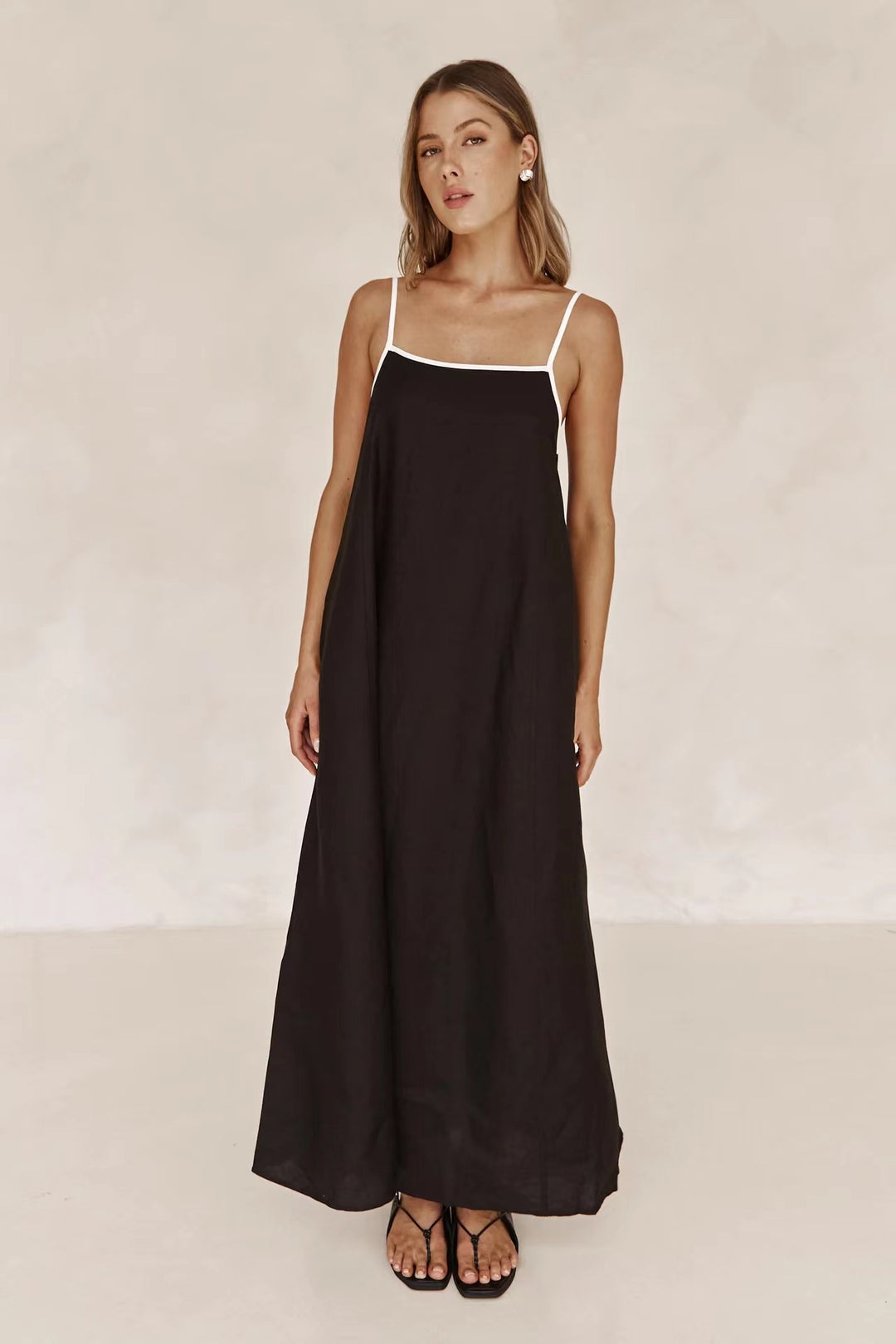 Damen Sommerliches Maxikleid mit schmalen Spaghettiträgern und fließendem Schnitt R&B