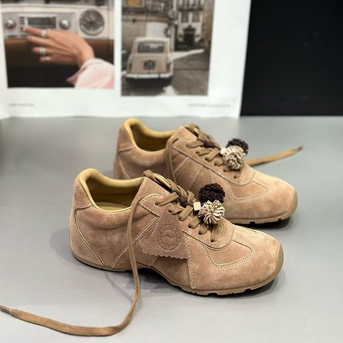 Damen Sneaker mit verspieltem Pompon-Detail und atmungsaktivem Obermaterial R&B