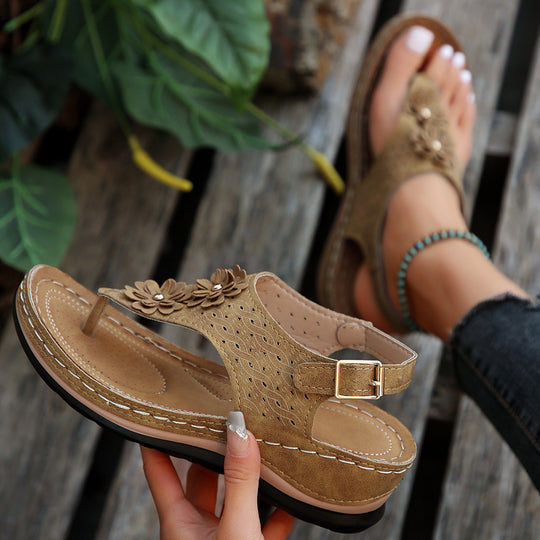 Damen Komfortable Riemchensandalen mit Blumenapplikationen und verstellbarem Riemen R&B