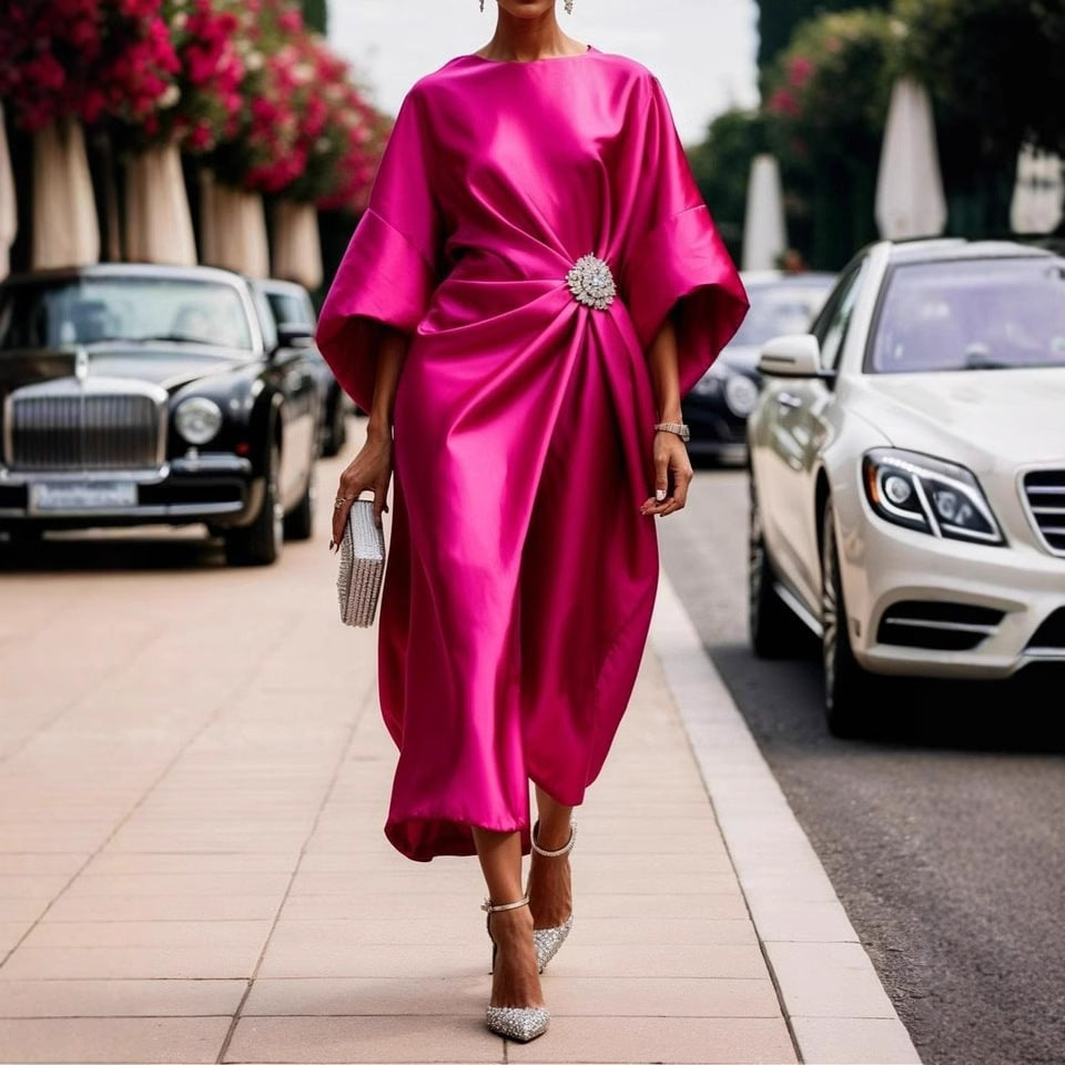 Damen nan elegantes Satin-Kaftan-Midikleid mit Kimonoärmeln seitlicher Drapage und Zierbrosche R&B