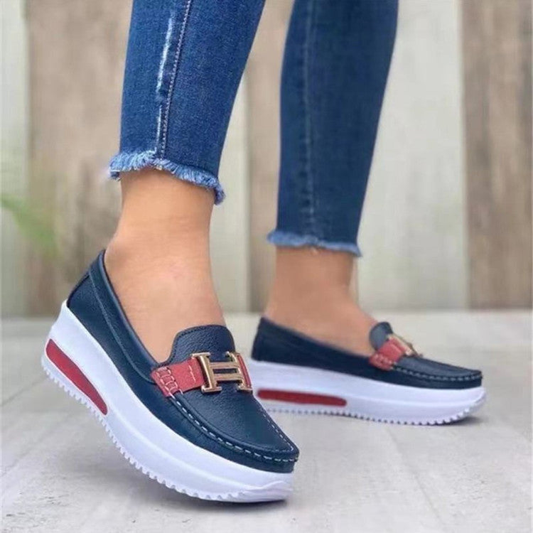 Damen Komfort-Slipper mit dekorativem Metallverschluss und ergonomischer Sohle R&B