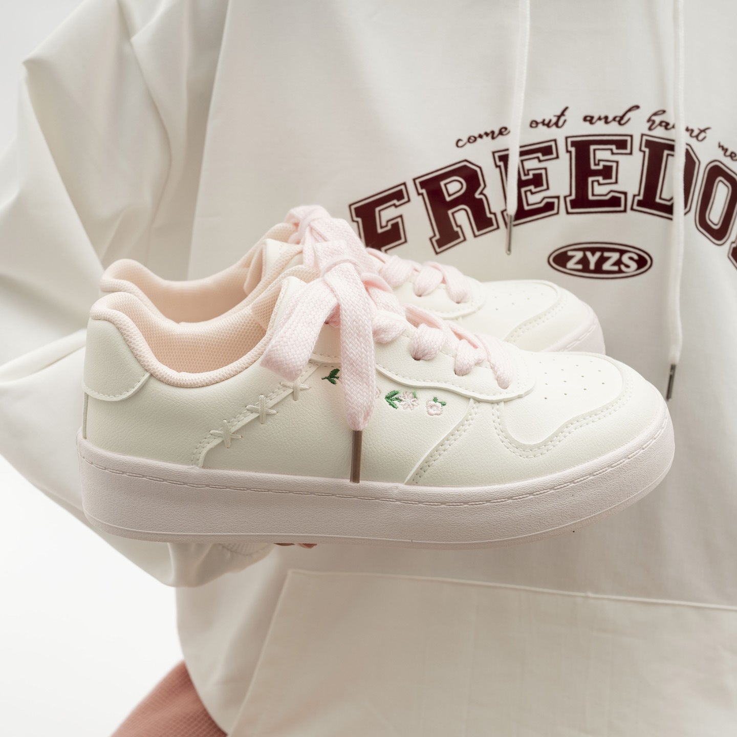 Damen Sneakers mit floralem Stickmuster und bequemer Dämpfung