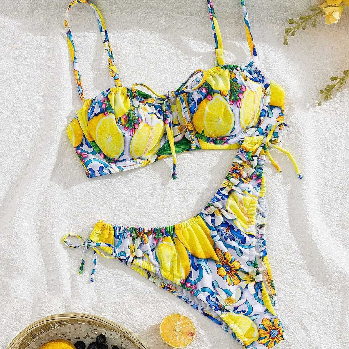Damen Bikini-Set mit raffinierten BindR&Bändern und aufregendem Blumenmuster R&B