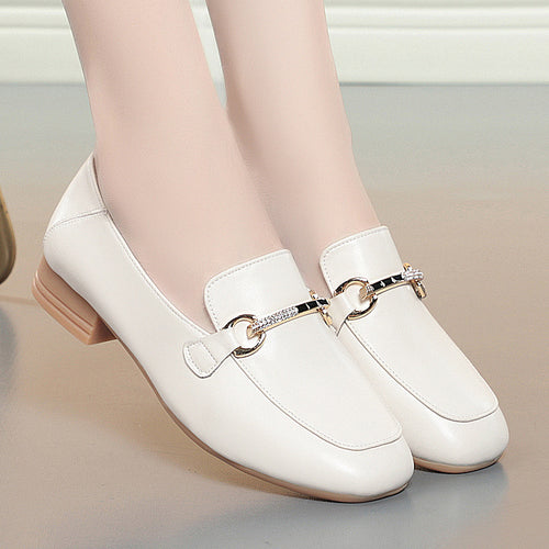 Damen Elegante Mokassins aus hochwertigem Kunstleder mit glänzendem Schmuckdetail R&B