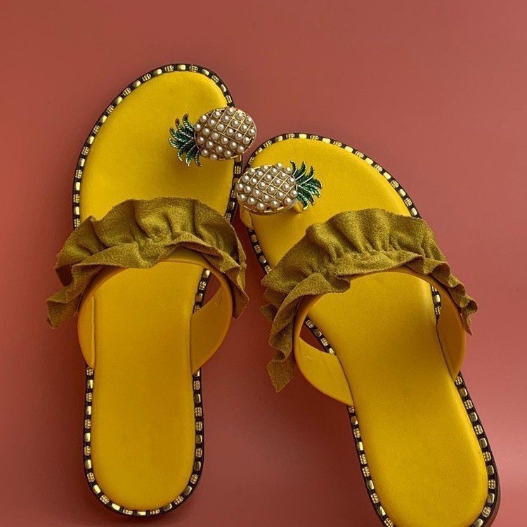 Damen Riemchen-Sandalen mit dekorativem Rüschendetail und Perlenschmuck R&B