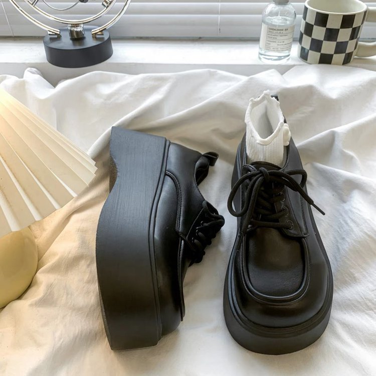 Damen Hohe Plateau-Sneaker mit elegantem Strickaufsatz